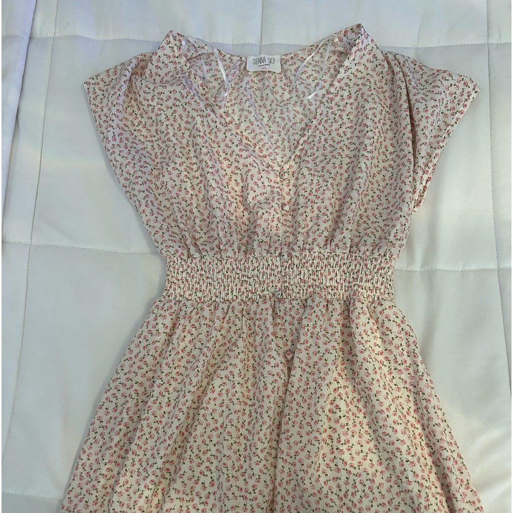 Brand Sienna Sky, bought from Tilly’s,pink flower details, in perfect condition